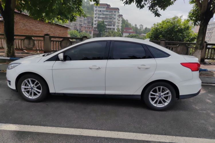 福特 福克斯 2017款 三厢 EcoBoost 180 自动精英型车身外观6005