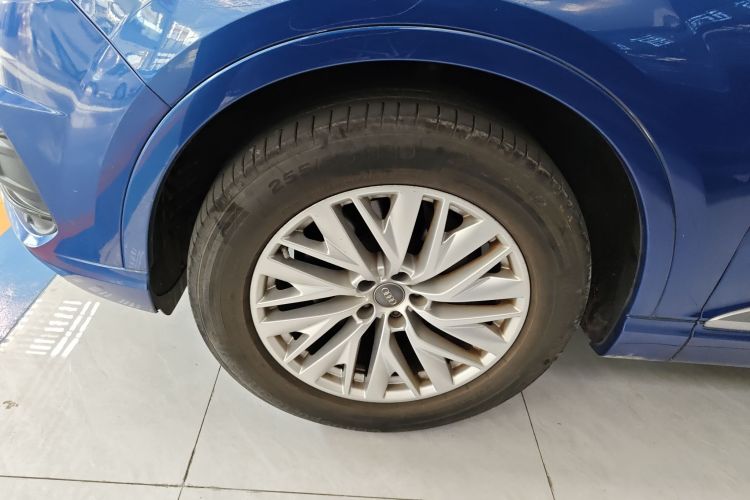 奥迪Q7 2016款 40 TFSI S line运动型车身外观6006