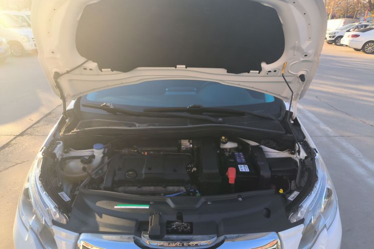 标致2008 2014款 1.6L 自动时尚版局部细节24