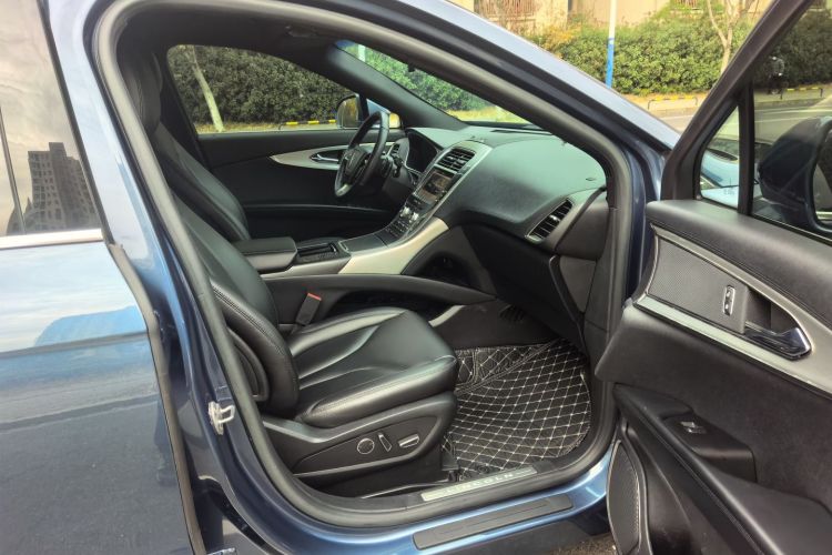 林肯 航海家(进口) 2019款 2.0T 两驱尊悦版 国VI中控内饰7006