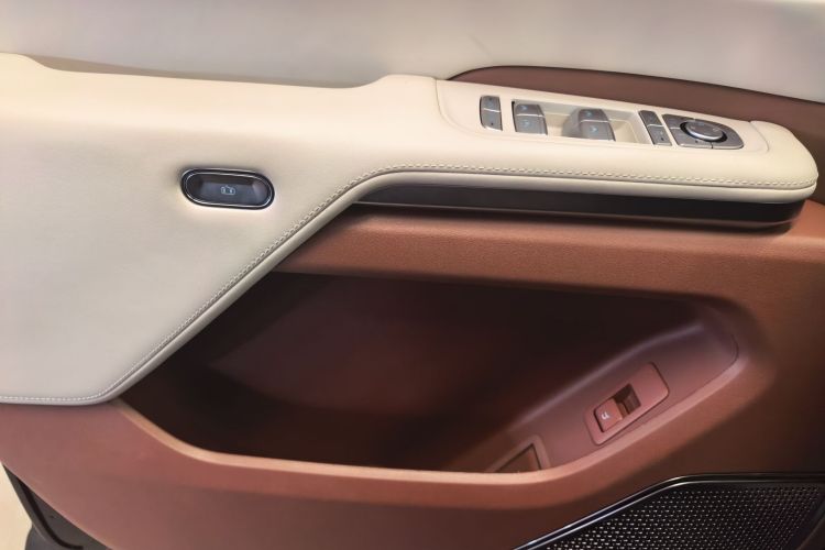 比亚迪 夏 2025款 DM-i 1.5T 180km 超越型局部细节9007