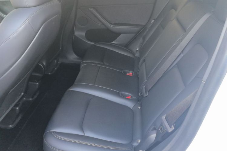 特斯拉 Model Y 2022款 改款 后轮驱动版中控内饰7003