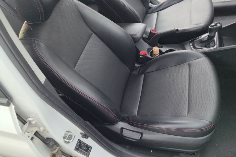 现代 悦纳 2016款 1.4L 自动炫酷版GLS局部细节9003