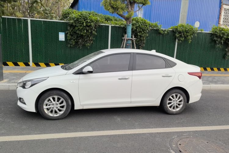 现代 悦纳 2016款 1.4L 自动炫酷版GLS车身外观6003