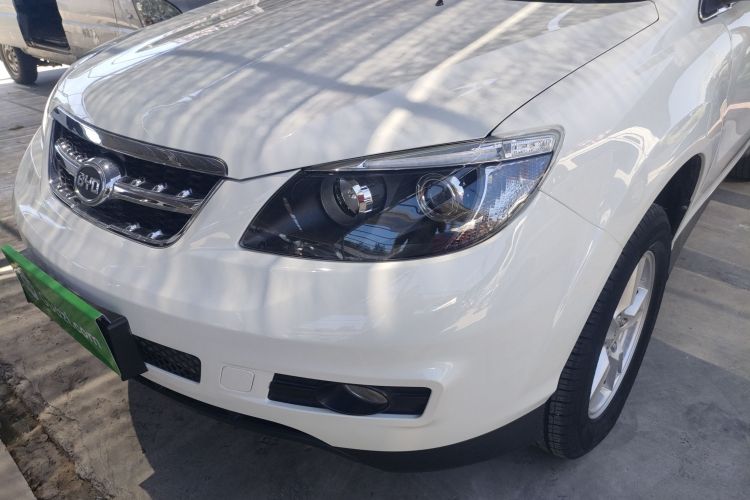 比亚迪S6 2014款 2.0L 手动豪华型 5座车身外观6008