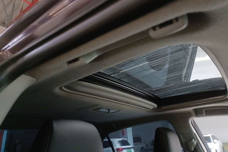 丰田 雷凌 2017款 改款双擎 1.8H GS E-CVT精英天窗版 国V中控内饰7005