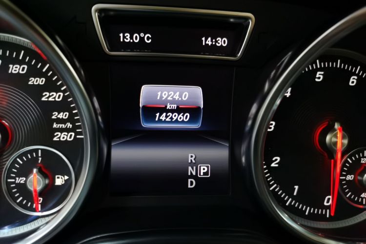 奔驰GLS 2018款 改款 GLS 400 4MATIC动感型中控内饰15