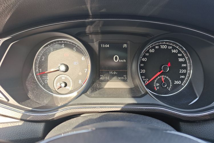 大众 帕萨特 2016款 330TSI DSG御尊版中控内饰15