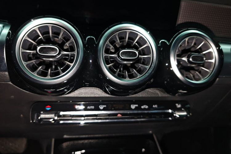 奔驰GLB 2021款 GLB 200 动感型局部细节9009