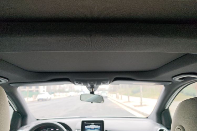 奔驰B级 2015款 B 200 动感型局部细节22