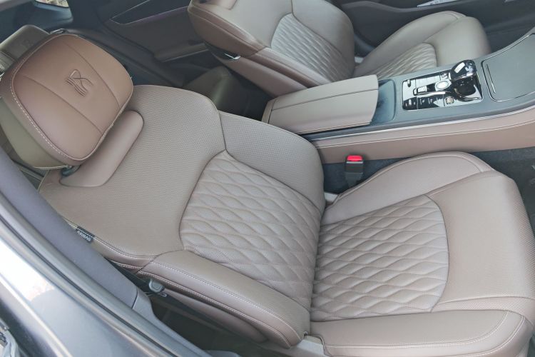 比亚迪 汉 2020款 DM 四驱性能版尊贵型局部细节41