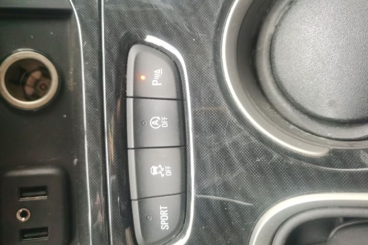 别克 威朗 2020款 15T 自动进取型局部细节9001