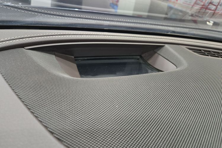 奔驰E级 2021款 E 300 L 尊贵型局部细节9002