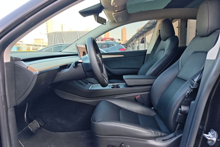 特斯拉 Model Y 2022款 改款 后轮驱动版中控内饰7001