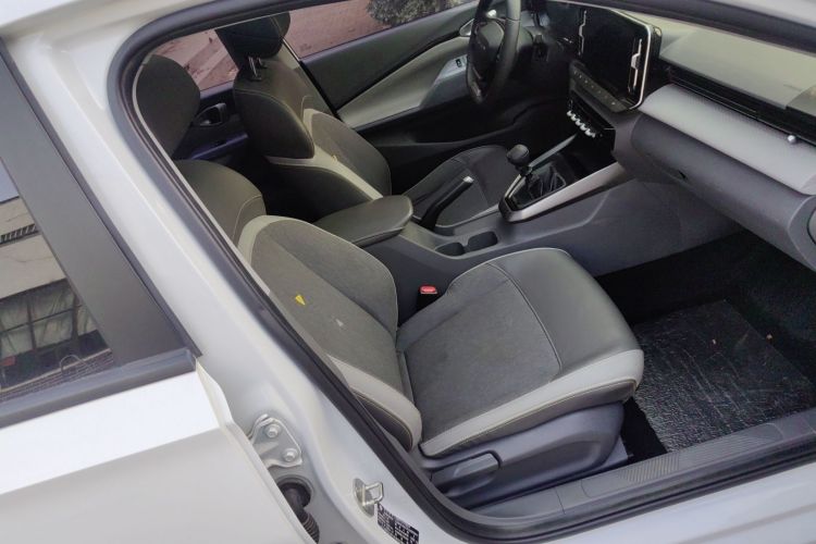 宝骏RC-5 2020款 1.5L 手动智耀豪华型局部细节41