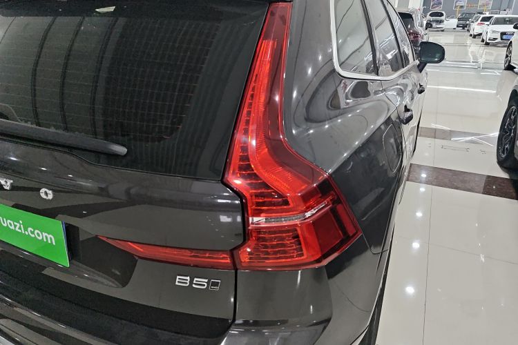 沃尔沃XC60 2024款 B5 四驱智逸豪华版车身外观6005