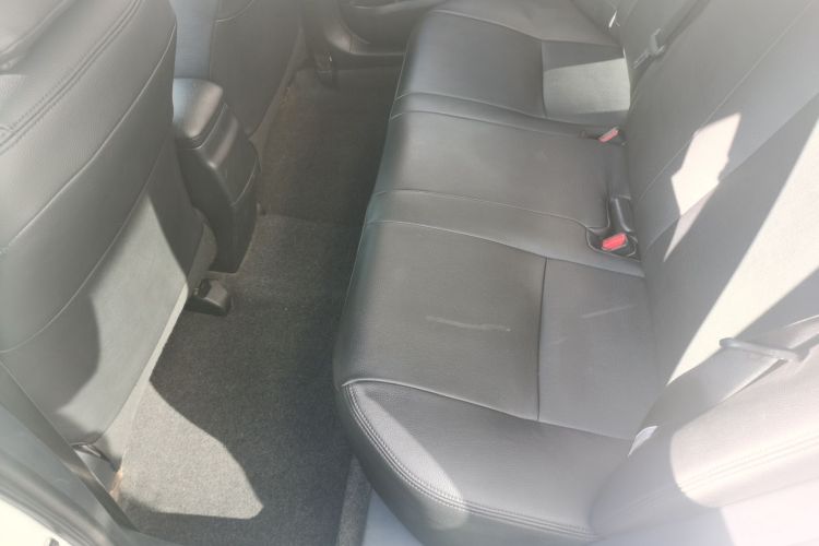 丰田 雷凌 2016款 1.6G 手动精英版中控内饰7001