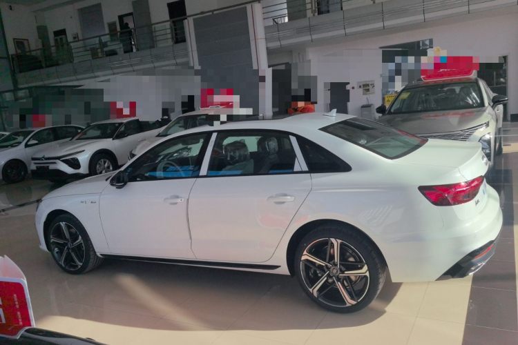 奥迪A4L 2025款 200万辆悦享版 40 TFSI 豪华动感型车身外观6005