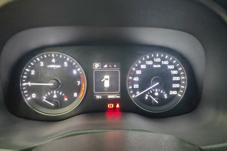 现代 途胜 2018款 1.6T 双离合两驱15周年特别版中控内饰15