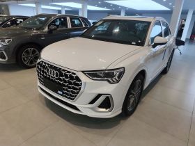 奥迪Q3 2025款 quattro 45周年典藏版 40TFSI 时尚动感型