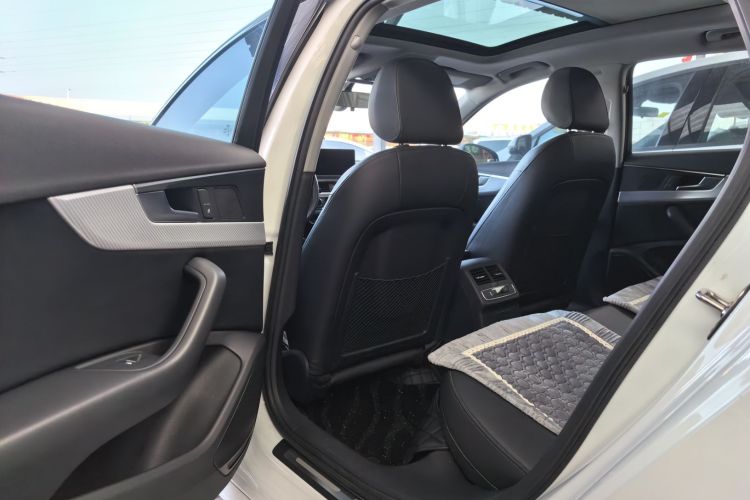 奥迪A4L 2017款 Plus 40 TFSI 时尚型中控内饰7003