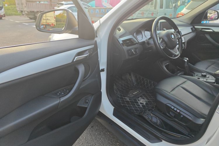 宝马X1 2019款 sDrive20Li 领先型车身外观6001