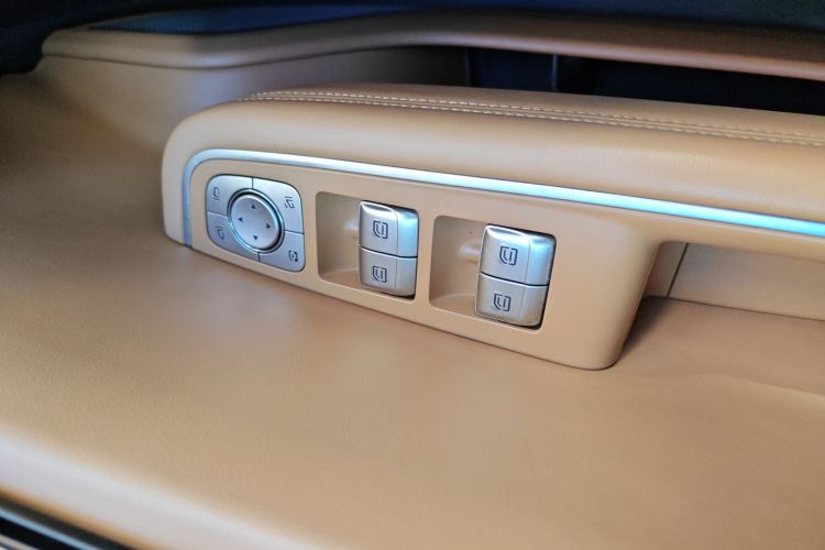 理想汽车 理想ONE 2020款 增程6座版中控内饰7004