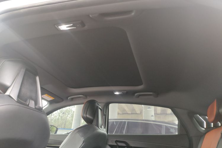 长安UNI-V 2022款 1.5T 尊贵型中控内饰7004