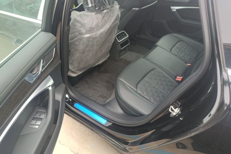 奥迪A6L 2025款 45 TFSI quattro 臻选动感型中控内饰7001