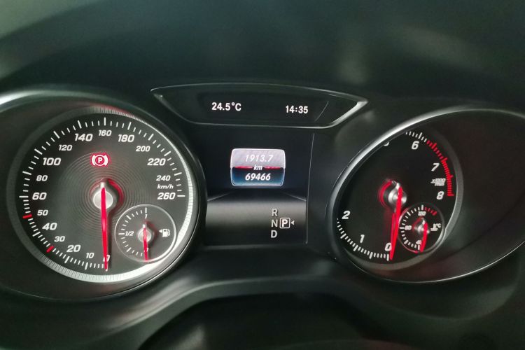 奔驰GLA 2019款 GLA 200 时尚型中控内饰15