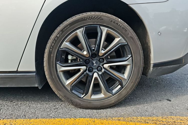 小鹏P7 2022款 670N+车身外观6007