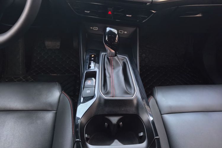 名爵 MG5 2023款 180DVVT CVT豪华版局部细节18