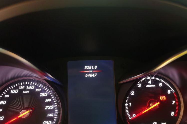 奔驰C级 2018款 C 200 运动版中控内饰15