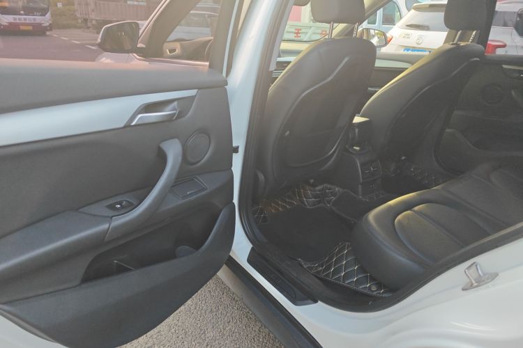 宝马X1 2019款 sDrive20Li 领先型车身外观6002