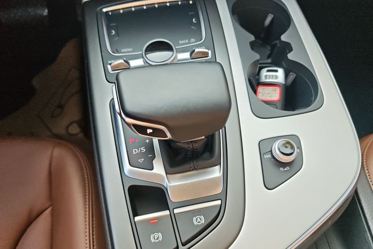 奥迪Q7 2019款 45 TFSI 舒适型局部细节18