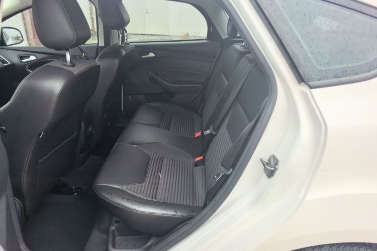 福特 福克斯 2018款 两厢经典 1.6L 自动风尚型智行版中控内饰7004