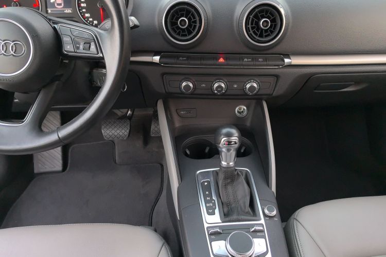 奥迪A3 2018款 30周年年型 Limousine 35 TFSI 进取型局部细节18