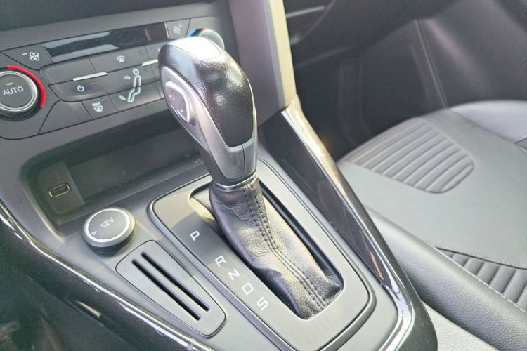 福特 福克斯 2017款 三厢 1.6L 自动风尚型智行版局部细节18