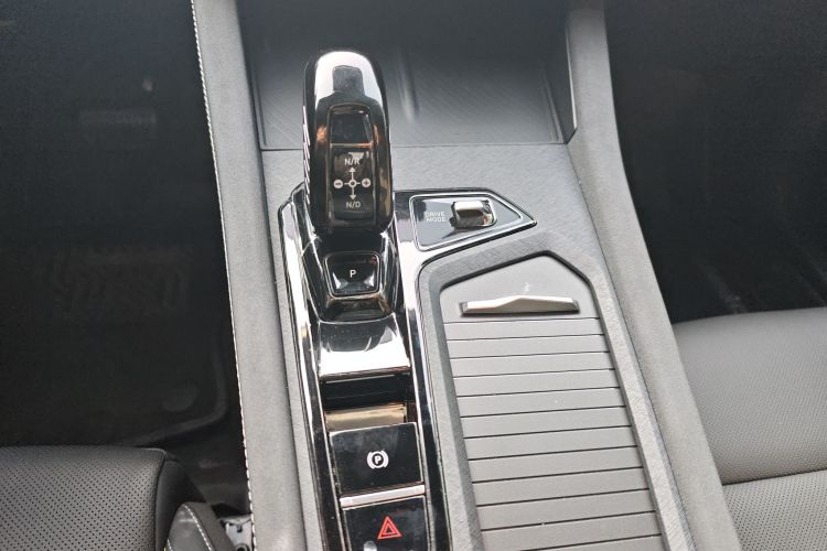 领克03 2025款 2.0TD DCT冠军版Pro局部细节18