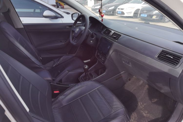 大众 桑塔纳 2016款 1.6L 手动风尚版中控内饰7004