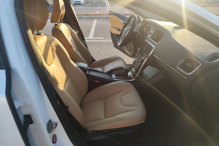 沃尔沃V40 2017款 T3 智逸版中控内饰7003