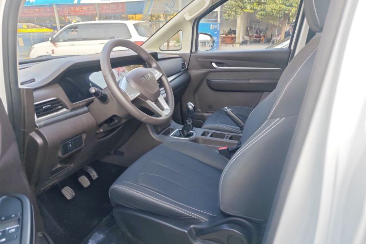 BAW北汽制造 锐胜王牌M7 2023款 2.0L 长轴创富型 9座中控内饰7003