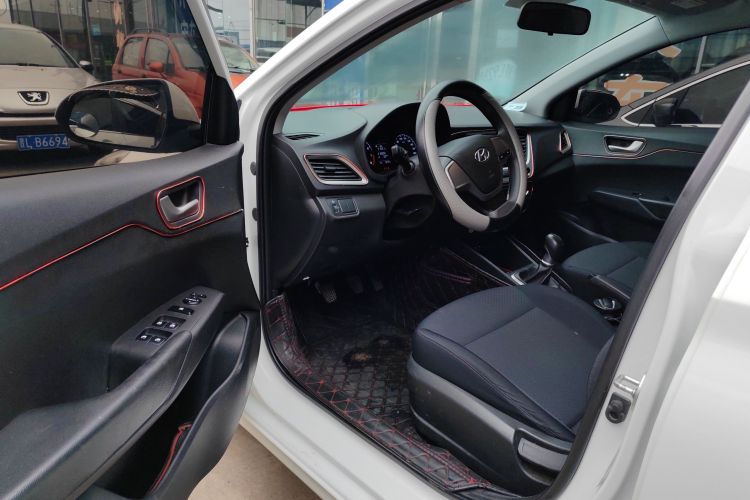 现代 悦纳 2016款 1.4L 手动炫酷版GLS中控内饰7002