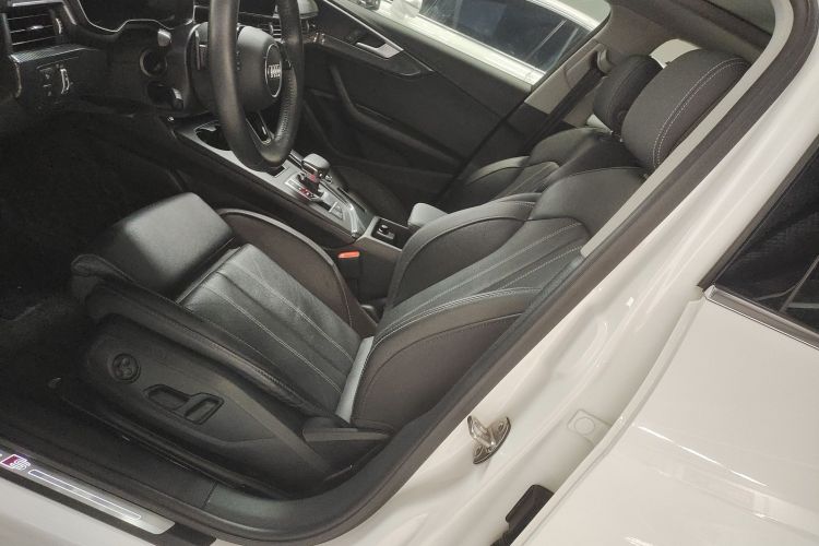 奥迪A4L 2020款 40 TFSI 时尚动感型局部细节9005