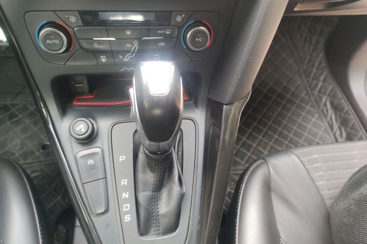 福特 福克斯 2017款 两厢 EcoBoost 180 自动精英型局部细节18