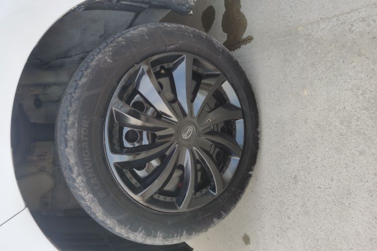 比亚迪F0 2015款 1.0L AMT 铉酷型车身外观6005