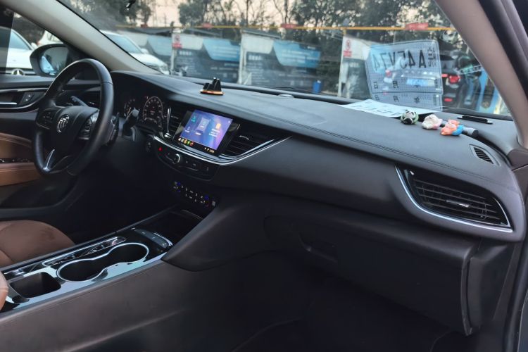 别克 君威 2020款 552T 豪华型中控内饰7011