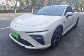 哪吒汽车 哪吒S 2022款 增程版 1160km 后驱中版