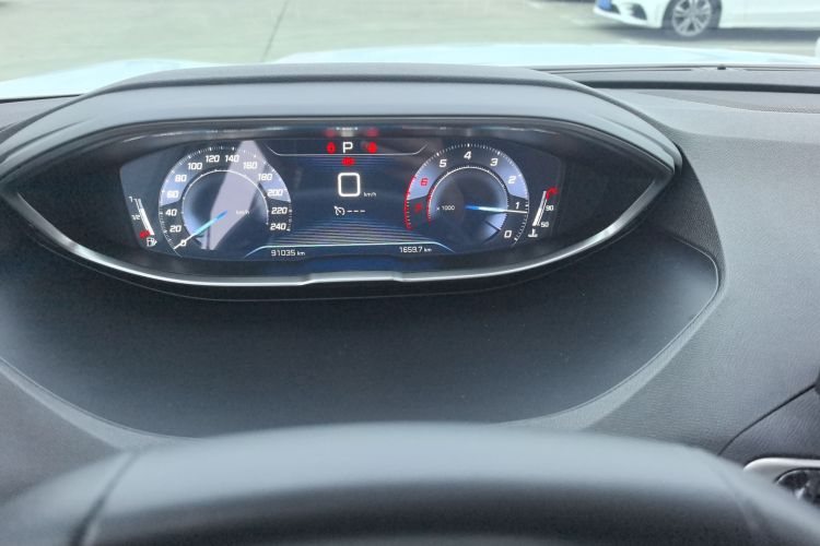 标致5008 2017款 380THP 7座无界版中控内饰15