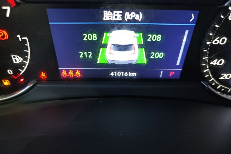 凯迪拉克XT4 2021款 28T 两驱领先型中控内饰15